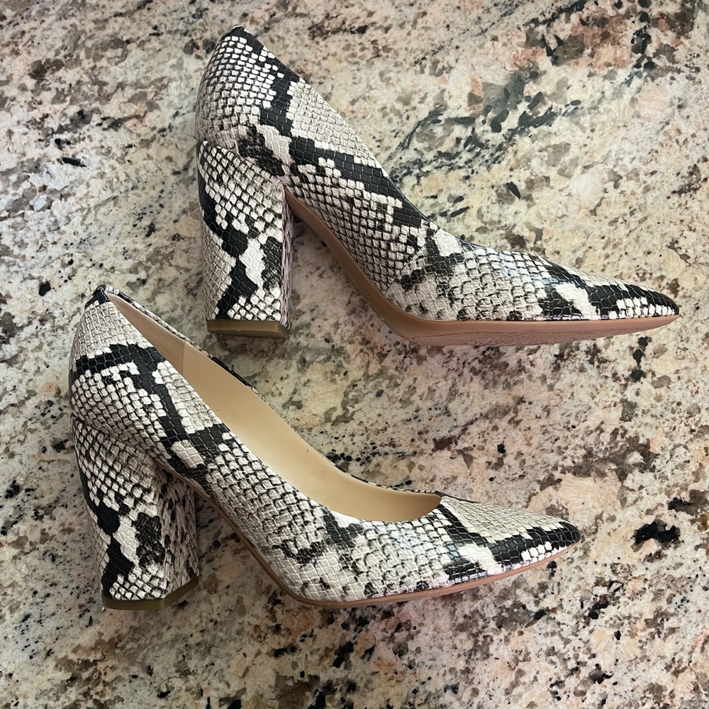 Nine West Snake/Python Block Heel Pumps Size 9.5 - Picture 3 of 13